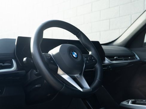 Used 2025 BMW X1 xDrive28i image 4