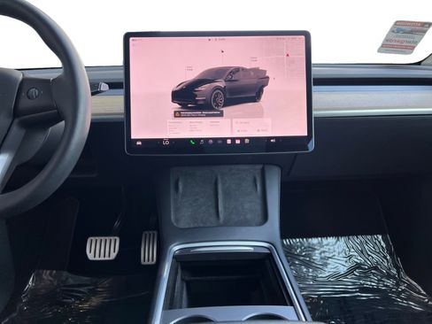 Used 2022 Tesla Model Y Performance image 11