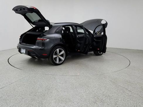 Used 2022 Porsche Macan image 11