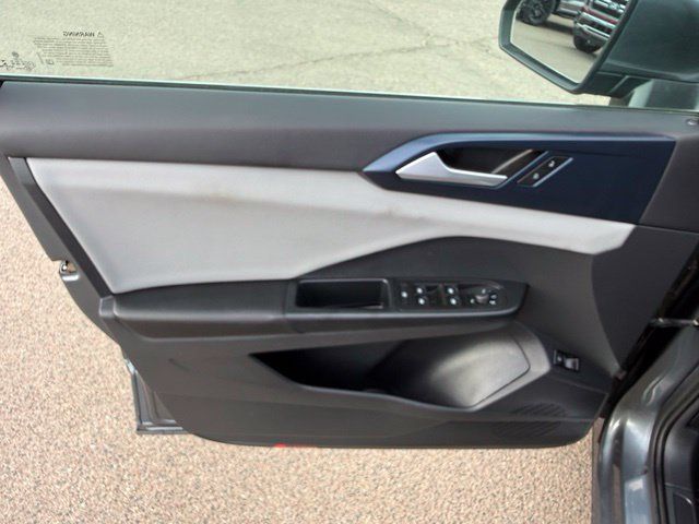 Used 2022 Volkswagen Taos SE FWD image 11