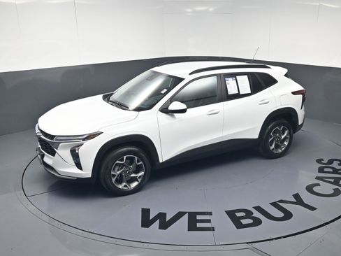 Certified 2025 Chevrolet Trax LT image 29