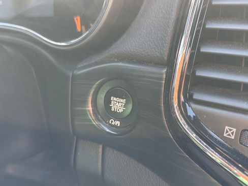 Used 2019 Jeep Grand Cherokee Altitude image 18