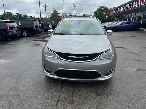 Used 2018 Chrysler Pacifica Limited FWD image 8