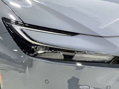 Used 2025 Toyota Prius Plug-In Hybrid image 10