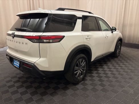 Used 2025 Nissan Pathfinder SV image 5