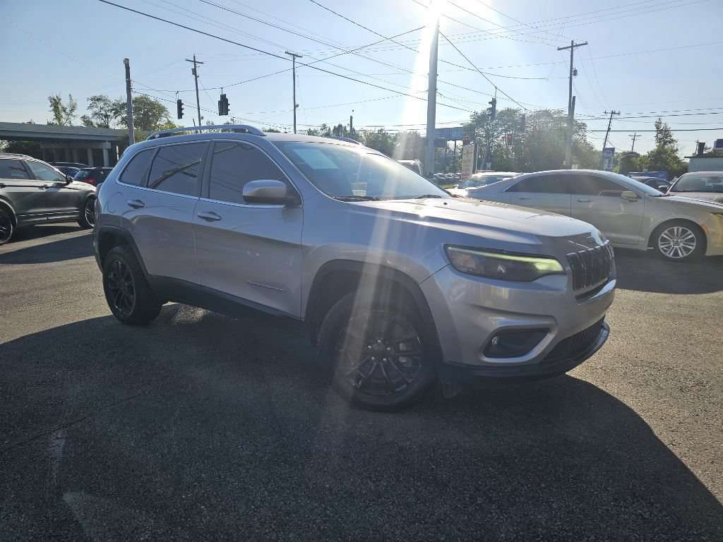Used 2019 Jeep Cherokee Latitude w/ Popular Appearance Group AWD/4WD image 1
