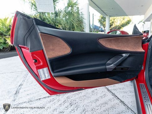 Used 2022 Ferrari SF90 Stradale image 28