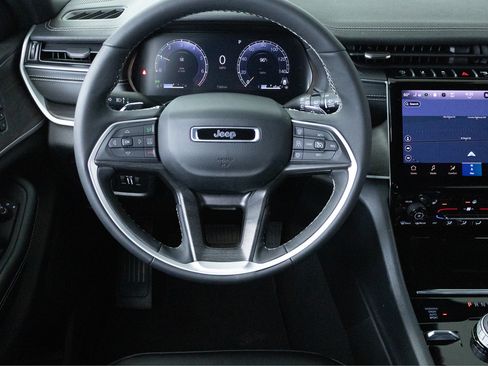Used 2024 Jeep Grand Cherokee L Limited AWD/4WD image 11