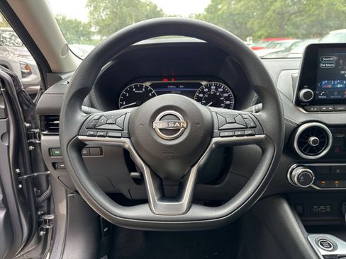 Used 2025 Nissan Sentra SV FWD image 25