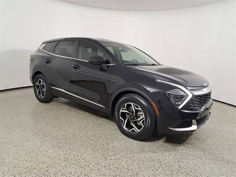 Used 2024 Kia Sportage LX image 4