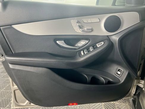 Used 2019 Mercedes-Benz GLC 300 4MATIC image 17
