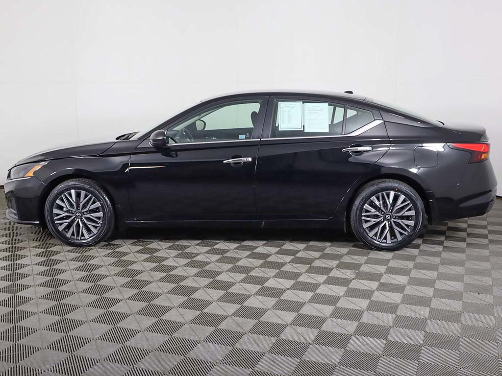 Used 2024 Nissan Altima 2.5 SV AWD/4WD image 14