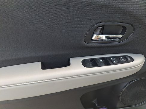 Used 2022 Honda HR-V LX image 12