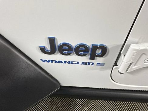 Used 2023 Jeep Wrangler Unlimited w/ Cold Weather Group AWD/4WD image 9