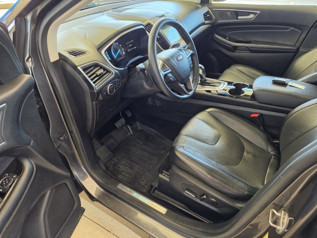 Used 2018 Ford Edge Titanium w/ Equipment Group 301A AWD/4WD image 3