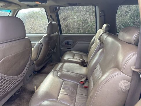Used 1999 Chevrolet Suburban 2WD w/ Preferred Equipment Group 3 image 9
