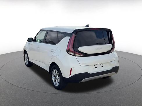 Used 2025 Kia Soul LX w/ LX Technology Package FWD image 9