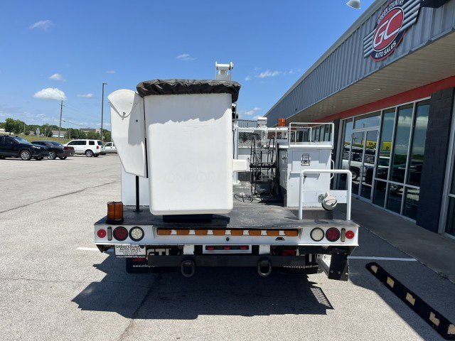 Used 2015 Ford F550 4x4 Regular Cab Super Duty image 11