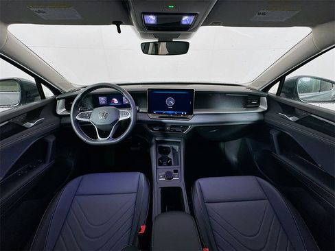 New 2026 Volkswagen Tiguan SE image 18