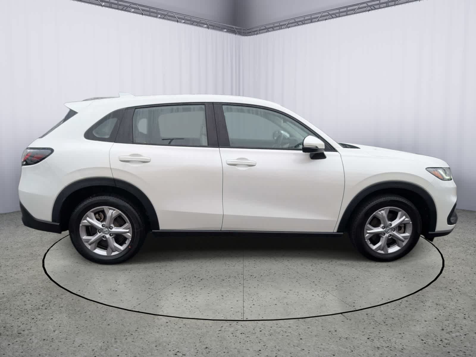 Certified 2025 Honda HR-V LX image 2