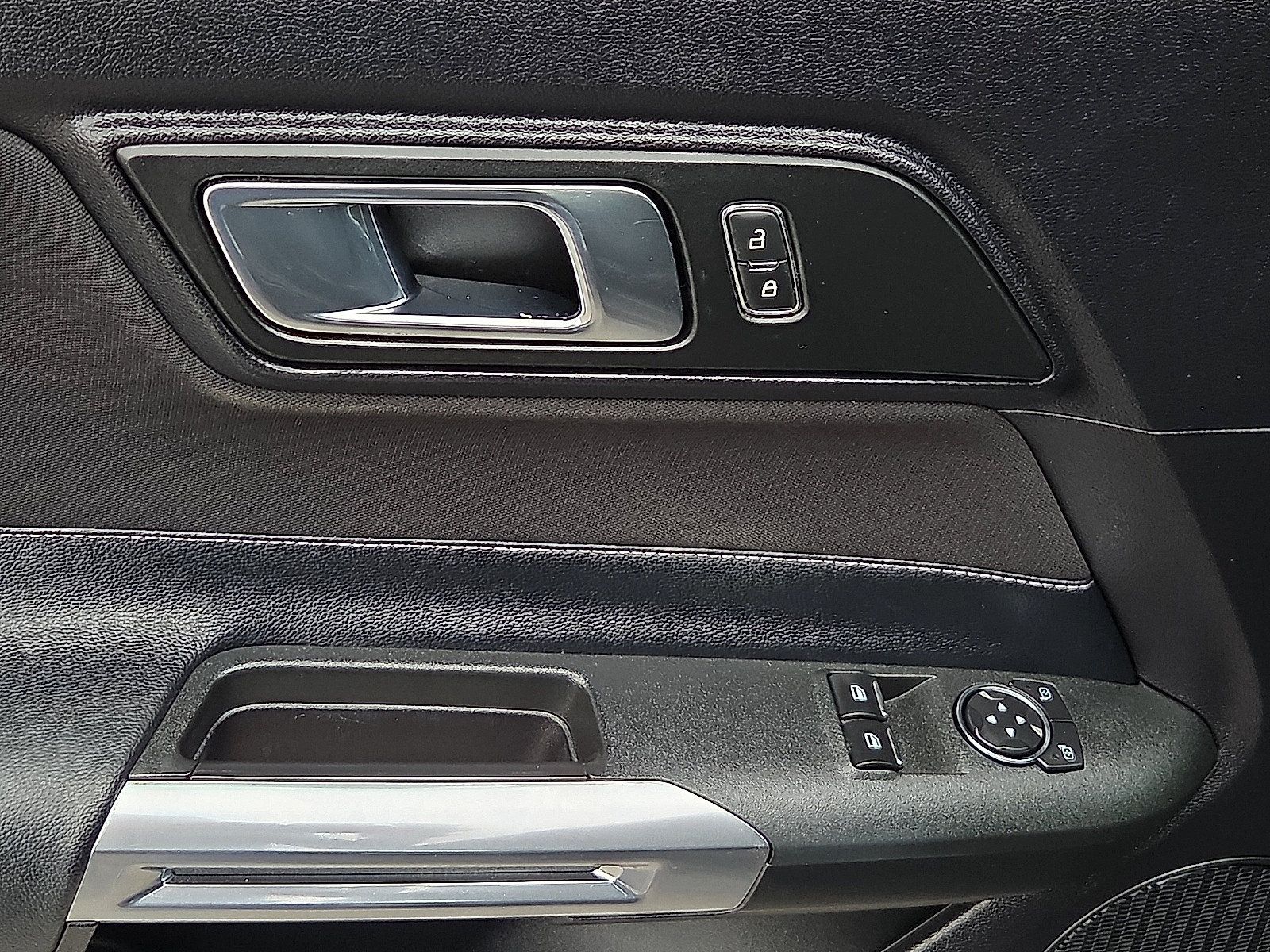 Used 2019 Ford Mustang Coupe RWD image 13