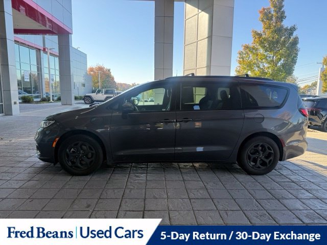 Used 2022 Chrysler Pacifica Touring-L w/ Uconnect Theater Family Group FWD image 23