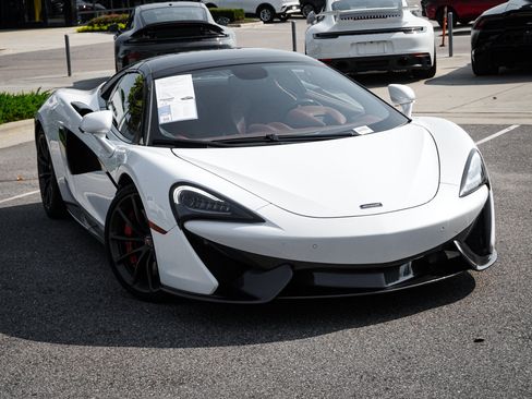 Used 2018 McLaren 570S Spider RWD image 2