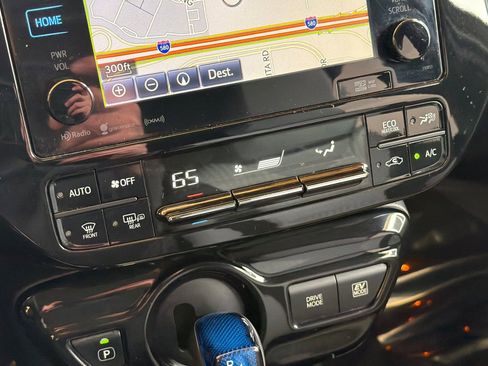 Used 2016 Toyota Prius Three image 25