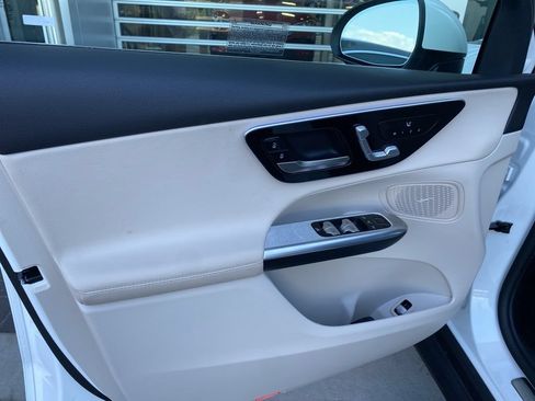 Used 2025 Mercedes-Benz GLC 300 image 6