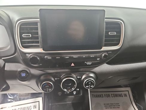 Used 2024 Hyundai Venue SEL image 19