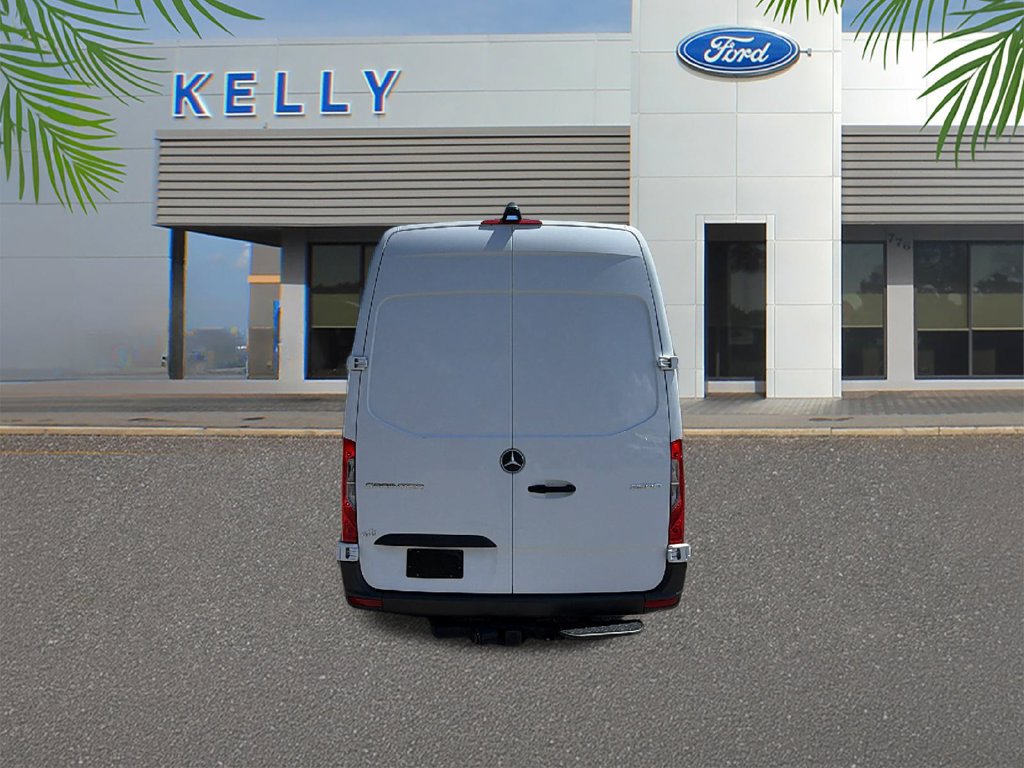 Used 2025 Mercedes-Benz Sprinter 2500 image 4