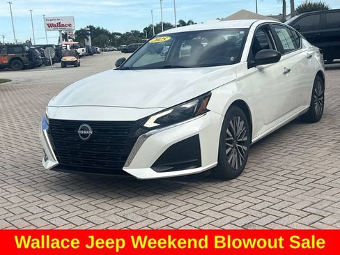 Used 2025 Nissan Altima 2.5 SV FWD image 3