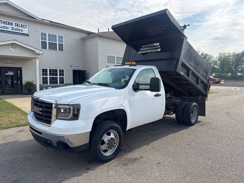Used 2009 GMC Sierra 3500 W/T w/ Snow Plow Prep Package image 2