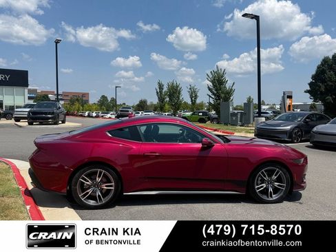 Used 2025 Ford Mustang Coupe RWD image 8