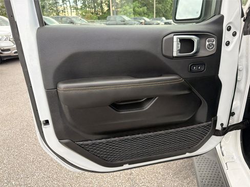 Used 2025 Jeep Wrangler Unlimited Sahara AWD/4WD image 9