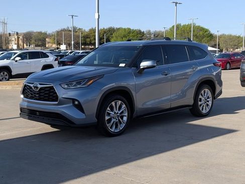 Used 2022 Toyota Highlander Limited image 10