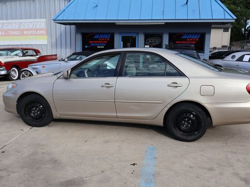 Used 2005 Toyota Camry LE FWD image 4