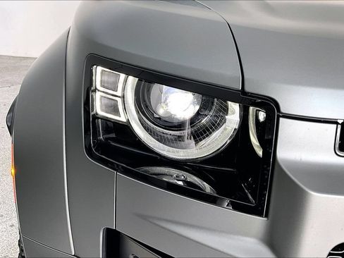 Used 2025 Land Rover Defender 110 AWD/4WD image 34