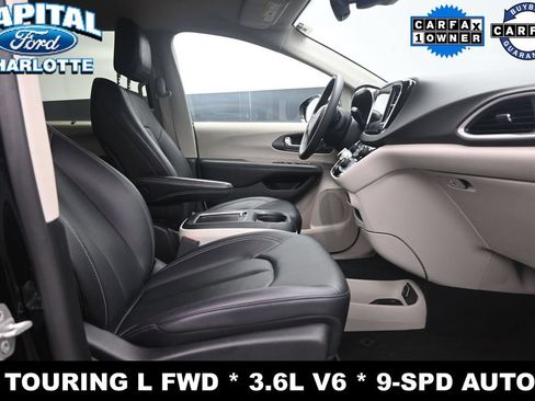Used 2024 Chrysler Pacifica Touring-L FWD image 13