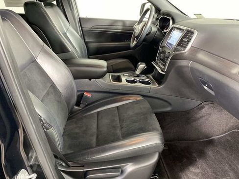 Used 2018 Jeep Grand Cherokee Altitude AWD/4WD image 11