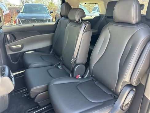 New 2026 Kia Carnival EX FWD image 14