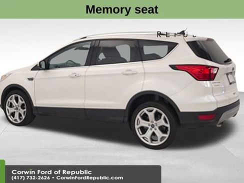 Used 2019 Ford Escape Titanium image 5