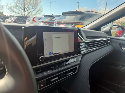 Used 2025 Toyota Camry SE w/ Convenience Package image 19