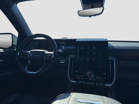 Used 2025 GMC Yukon Denali w/ Denali Reserve Package image 29