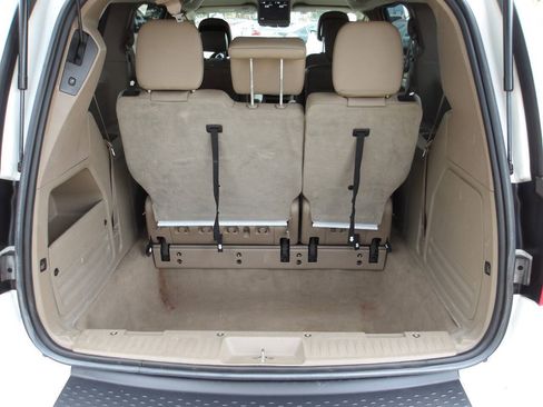 Used 2015 Chrysler Town & Country Touring FWD image 25