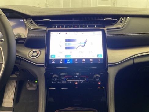 New 2025 Jeep Grand Cherokee Limited AWD/4WD image 12