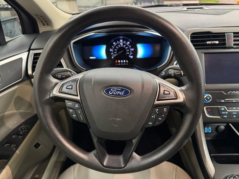 Used 2019 Ford Fusion SE FWD image 19