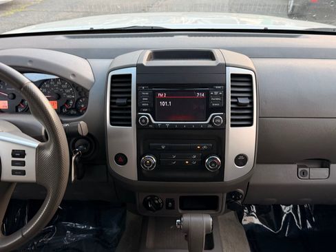 Used 2018 Nissan Frontier SV image 25