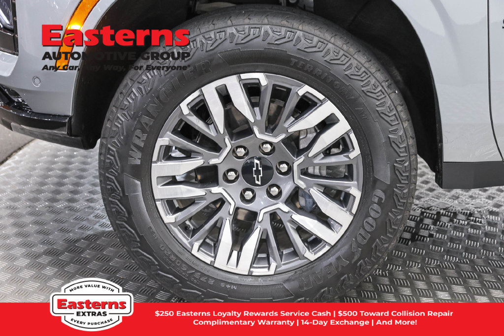 Used 2025 Chevrolet Suburban Z71 AWD/4WD image 36
