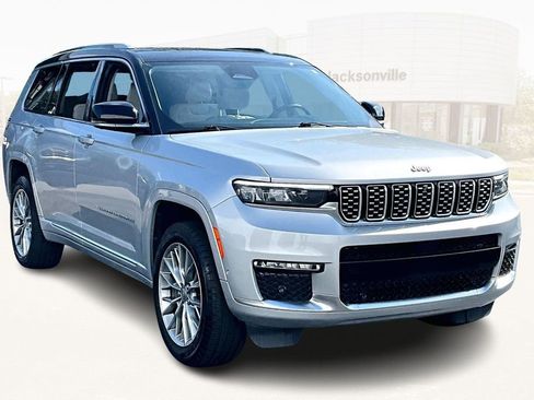 Used 2022 Jeep Grand Cherokee L Summit w/ Luxury Tech Group V image 3